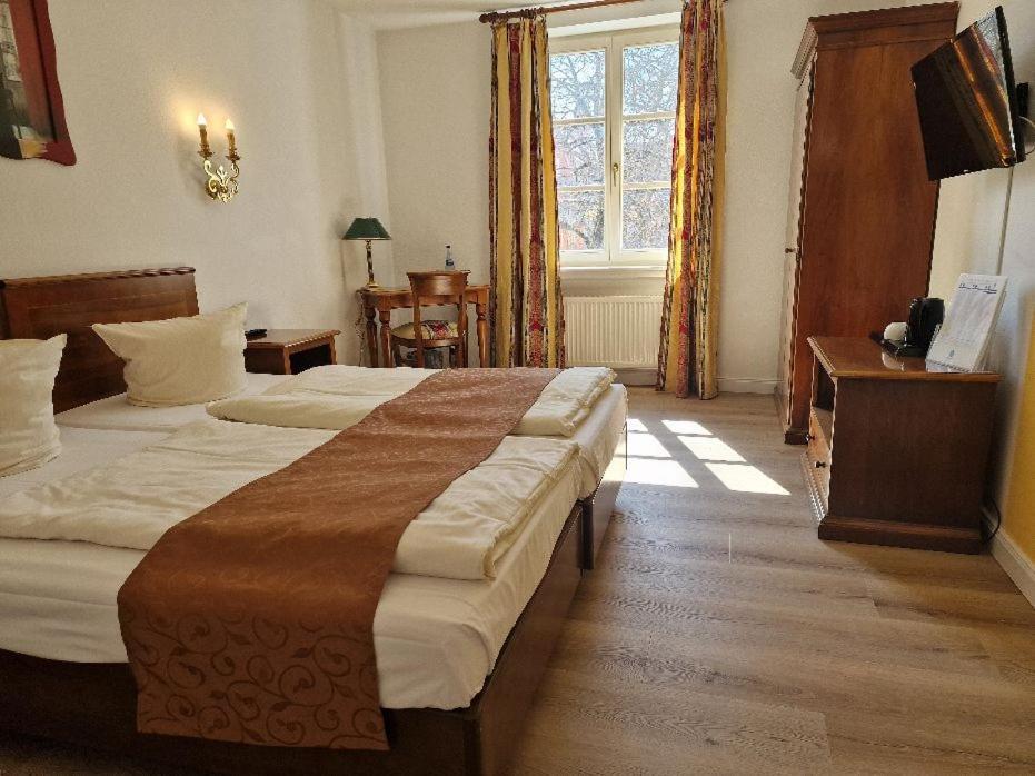 Hotel Koenigin Olga Ellwangen Bagian luar foto
